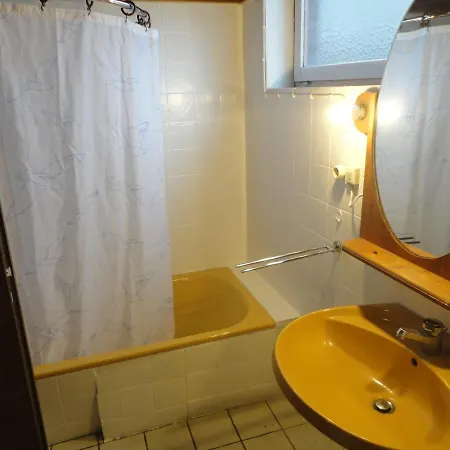 Sonnige Etagenwohnung Im Waldgebiet Appartamento *